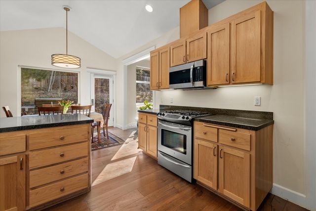 1066 NW Stannium Road, Bend, OR 97703