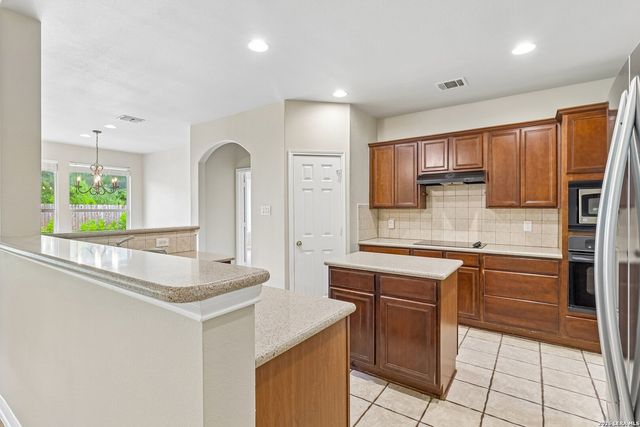 125 INDIGO BRUSH DR, Cibolo, TX 78108