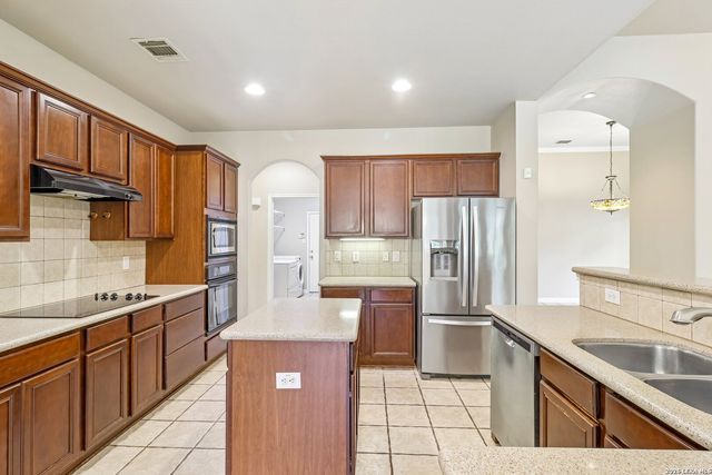 125 INDIGO BRUSH DR, Cibolo, TX 78108