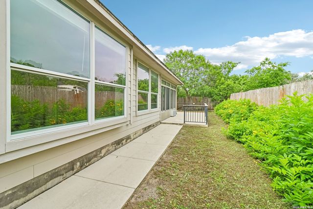 125 INDIGO BRUSH DR, Cibolo, TX 78108