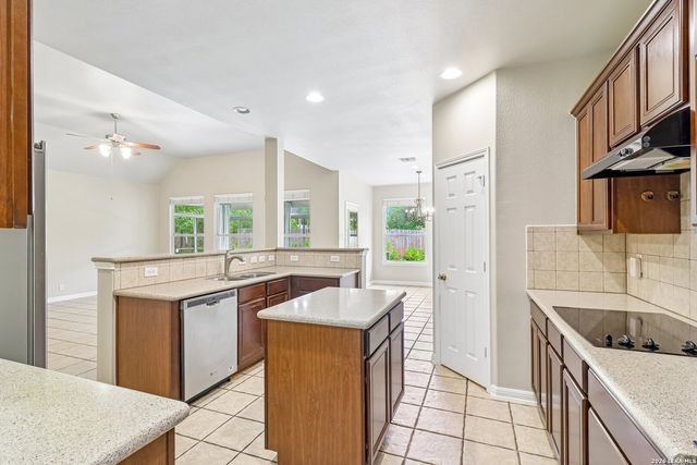 125 INDIGO BRUSH DR, Cibolo, TX 78108
