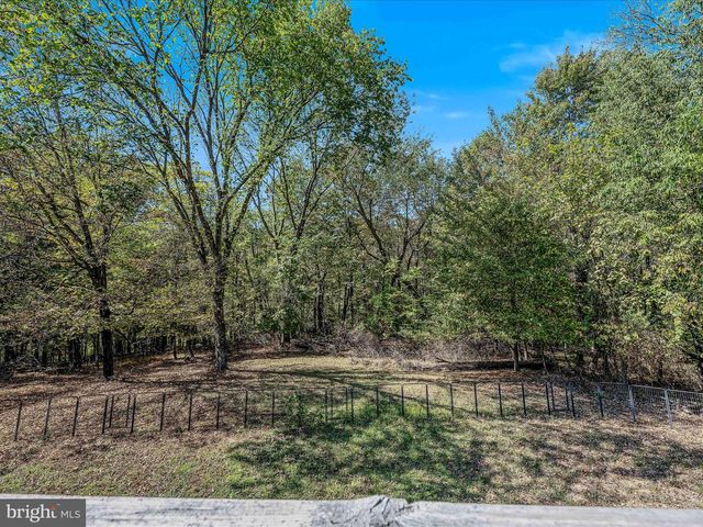 104 GOLDEN LN, Berkeley Springs, WV 25411