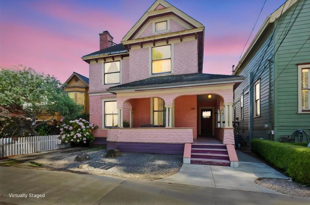 Image 2 of property listing at 225 Union Street, Santa Cruz, CA 95060