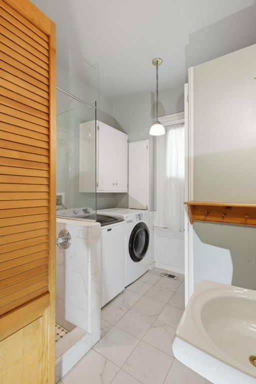 Image 22 of property listing at 225 Union Street, Santa Cruz, CA 95060