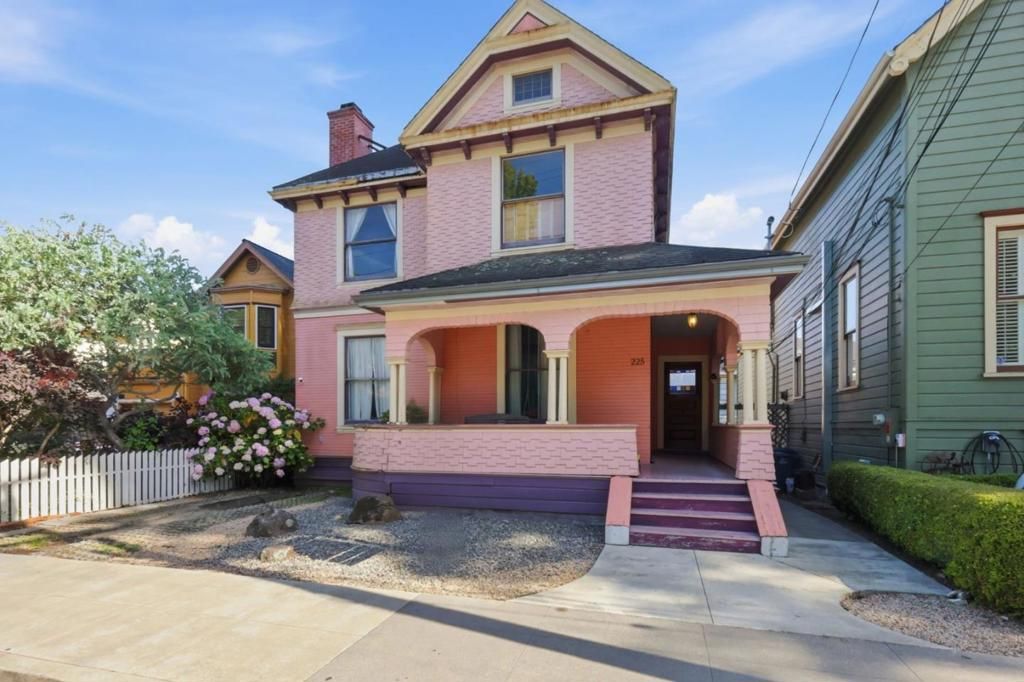 Image 3 of property listing at 225 Union Street, Santa Cruz, CA 95060