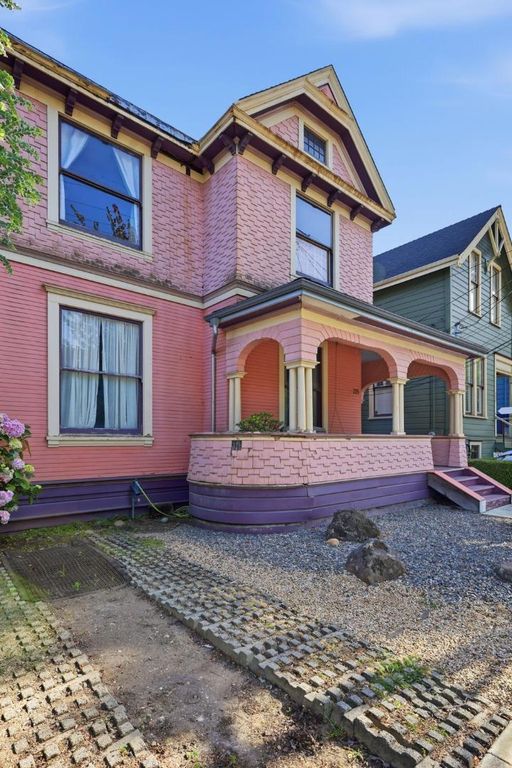 Image 6 of property listing at 225 Union Street, Santa Cruz, CA 95060