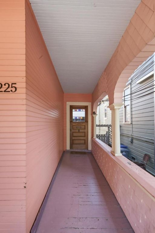 Image 9 of property listing at 225 Union Street, Santa Cruz, CA 95060
