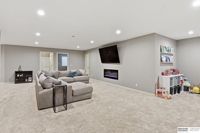 16418 Lilac Street, Omaha, NE 68116