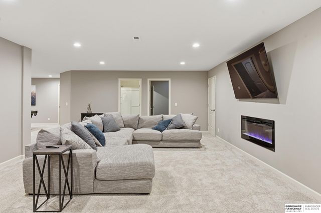 16418 Lilac Street, Omaha, NE 68116