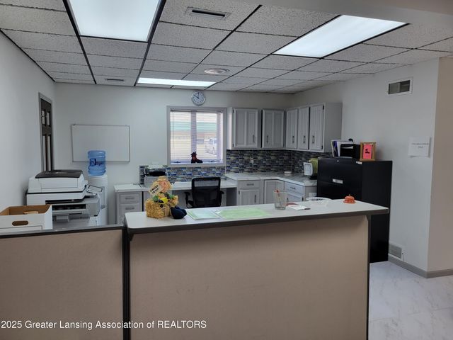 611 W State Street, St. Johns, MI 48879