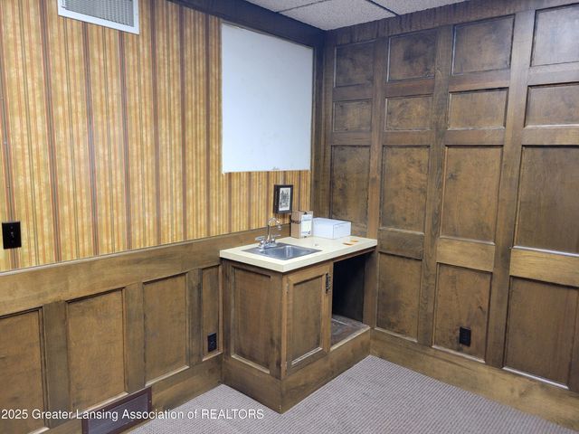 611 W State Street, St. Johns, MI 48879