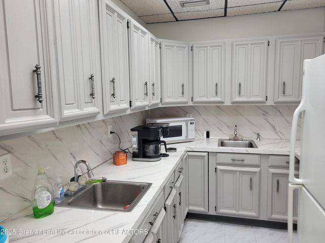 611 W State Street, St. Johns, MI 48879