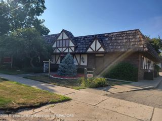 611 W State Street, St. Johns, MI 48879