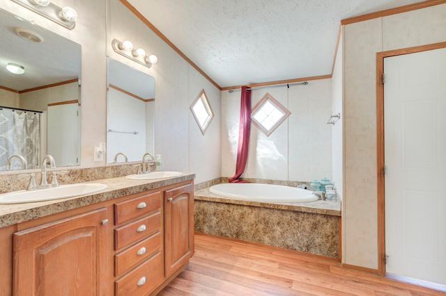 1328 N Avenue, Tahoka, TX 79373