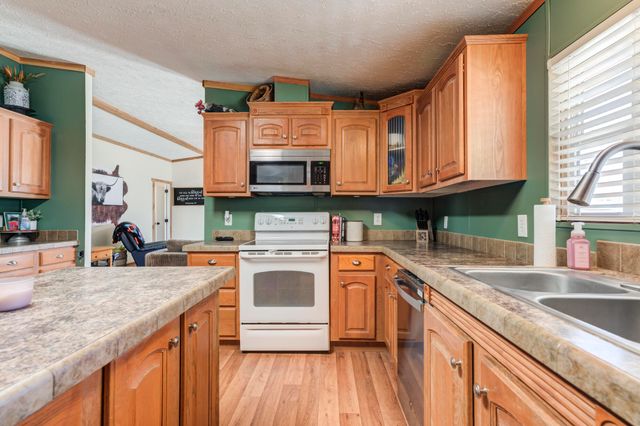 1328 N Avenue, Tahoka, TX 79373