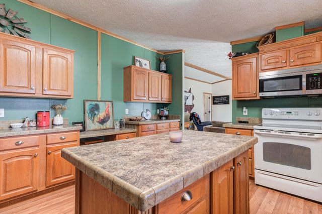 1328 N Avenue, Tahoka, TX 79373