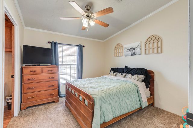 1328 N Avenue, Tahoka, TX 79373