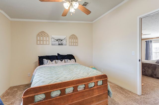 1328 N Avenue, Tahoka, TX 79373