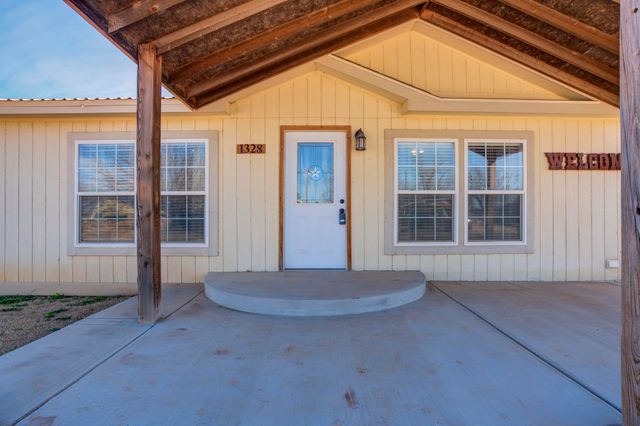 1328 N Avenue, Tahoka, TX 79373