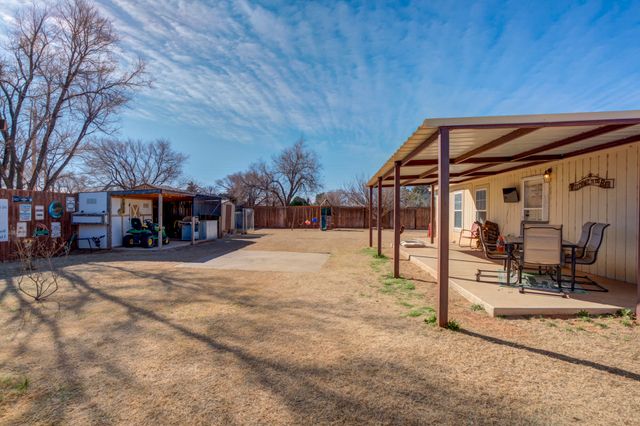 1328 N Avenue, Tahoka, TX 79373