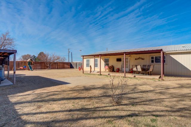 1328 N Avenue, Tahoka, TX 79373