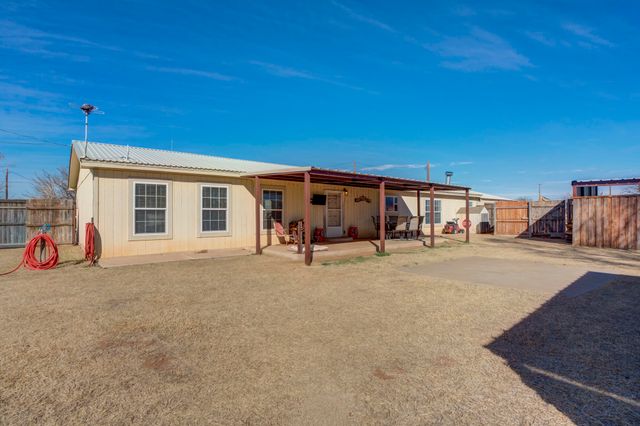 1328 N Avenue, Tahoka, TX 79373