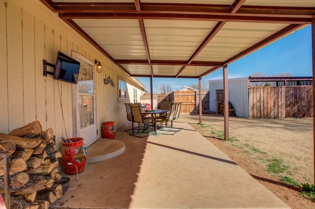 1328 N Avenue, Tahoka, TX 79373