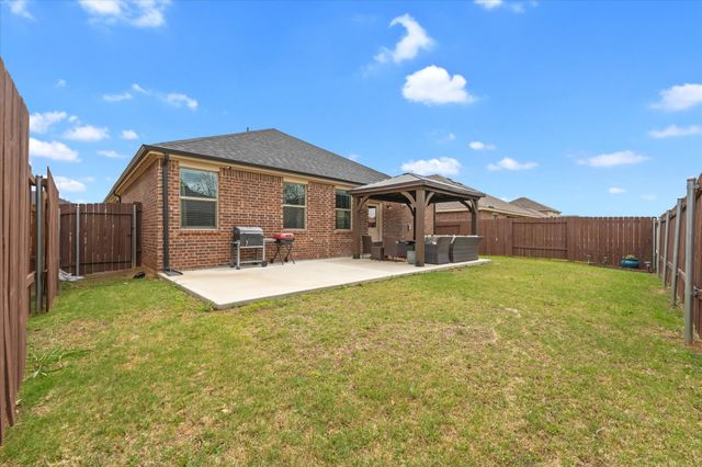909 First Street, Sanger, TX 76266