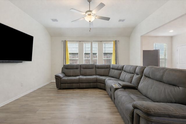 909 First Street, Sanger, TX 76266
