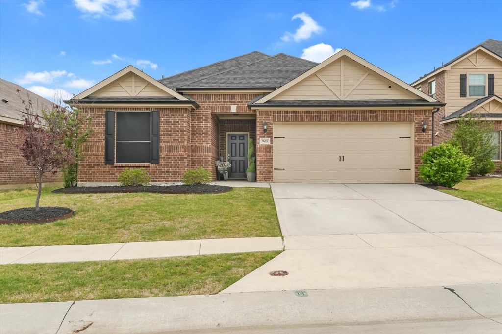 909 First Street, Sanger, TX 76266