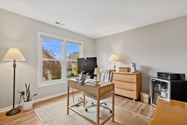 1487 Hazelwood Court 1487, Gurnee, IL 60031