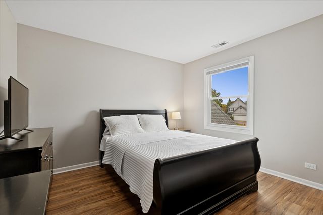 1487 Hazelwood Court 1487, Gurnee, IL 60031