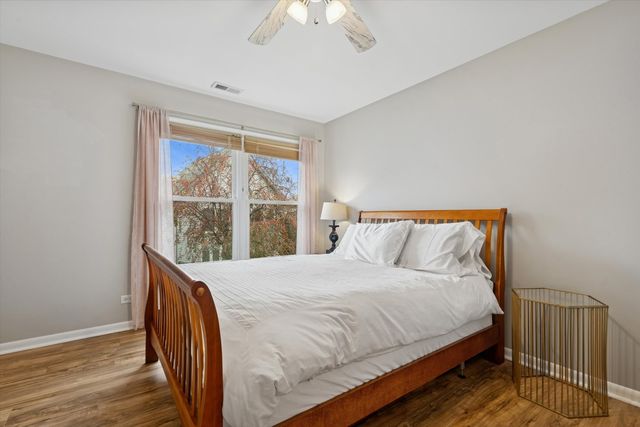 1487 Hazelwood Court 1487, Gurnee, IL 60031