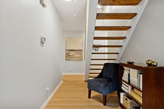 1487 Hazelwood Court 1487, Gurnee, IL 60031