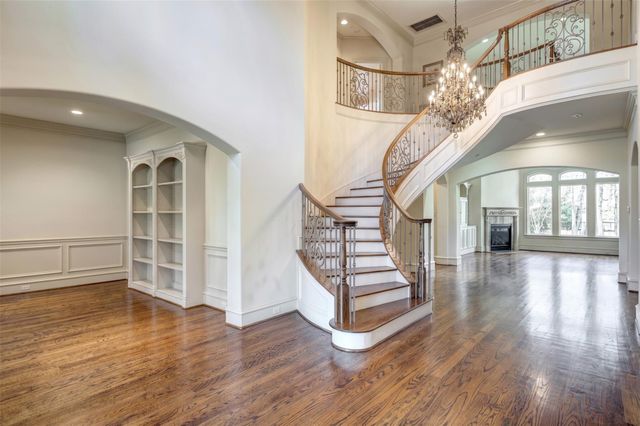 725 Blalock Road, Hedwig Village, TX 77024