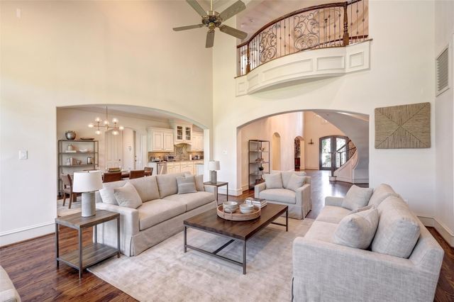 725 Blalock Road, Hedwig Village, TX 77024