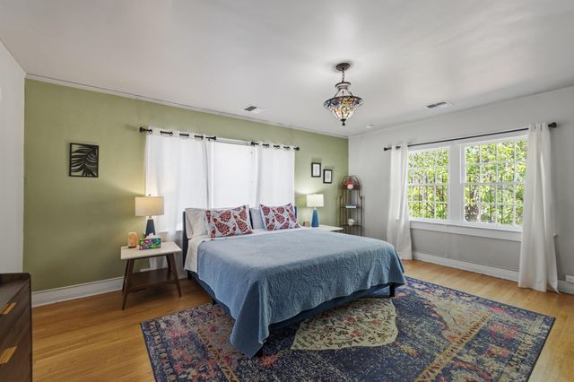 1812 Silver Avenue SE, Albuquerque, NM 87106