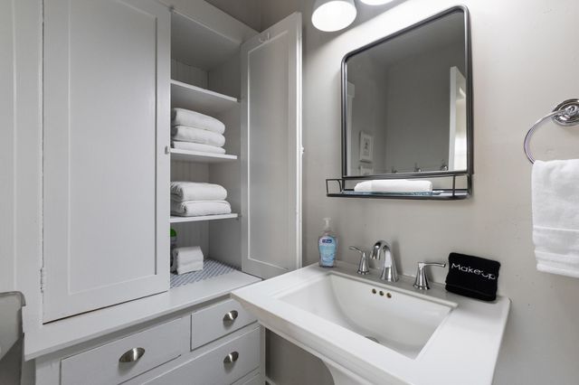 1812 Silver Avenue SE, Albuquerque, NM 87106