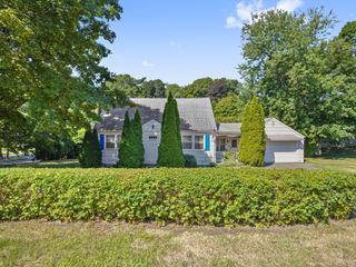 7 Fairview Avenue, Trumbull, CT 06611