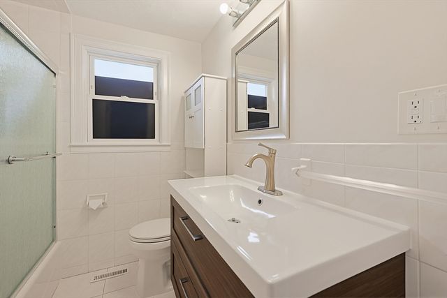 20 Mulhall Dr, Ashland, MA 01721