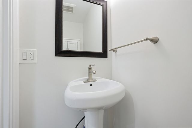 20 Mulhall Dr, Ashland, MA 01721