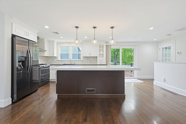 20 Mulhall Dr, Ashland, MA 01721