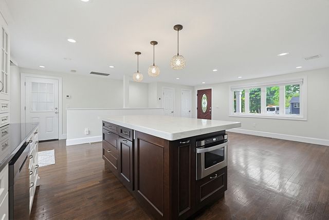 20 Mulhall Dr, Ashland, MA 01721