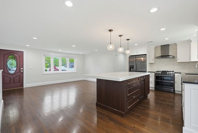 20 Mulhall Dr, Ashland, MA 01721