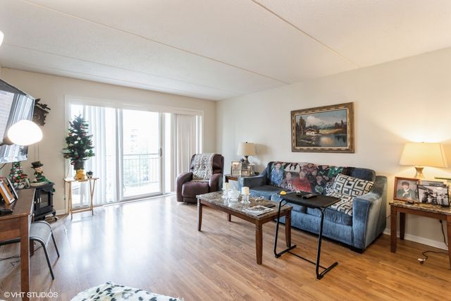 390 S Western Avenue 512, Des Plaines, IL 60016