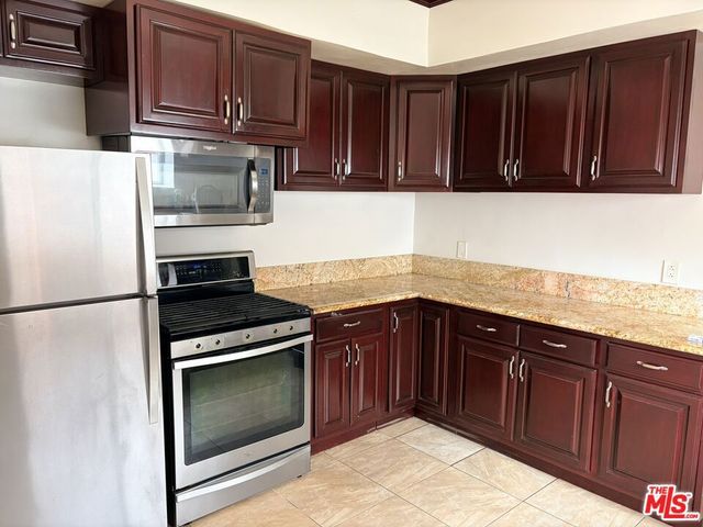 2142 S Victoria Avenue, Los Angeles, CA 90016