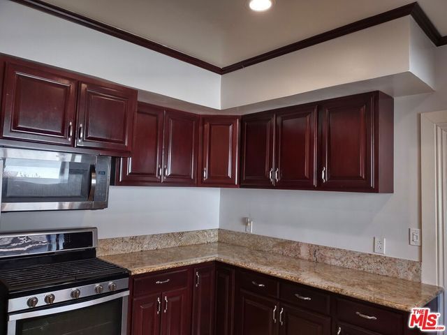 2142 S Victoria Avenue, Los Angeles, CA 90016