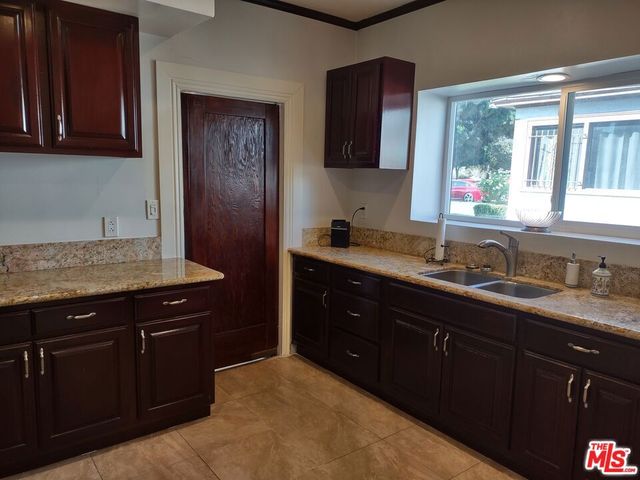 2142 S Victoria Avenue, Los Angeles, CA 90016