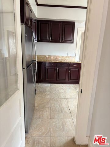 2142 S Victoria Avenue, Los Angeles, CA 90016
