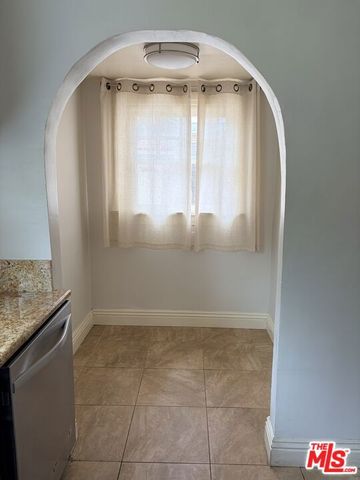 2142 S Victoria Avenue, Los Angeles, CA 90016
